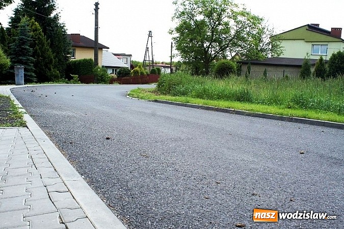 Zdjęcie w galerii na portalu naszwodzislaw.com: Ulica Polna w Mszanie jak nowa! wiadomości z regionu