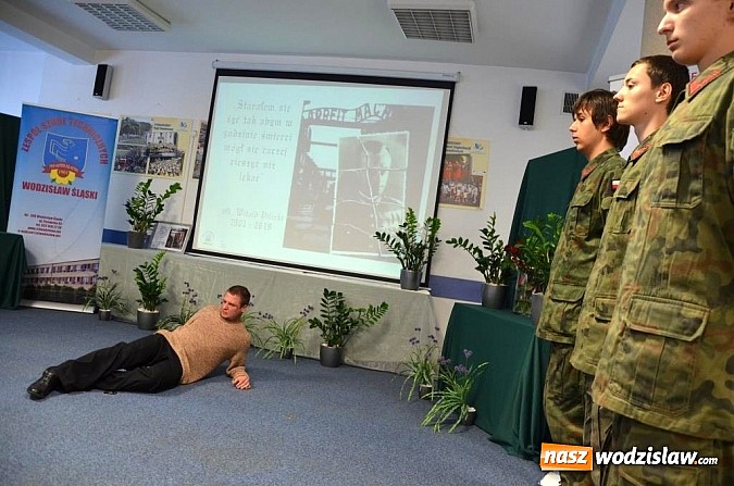 Zdjęcie w galerii na portalu naszwodzislaw.com: Dzień Patrona w Zespole Szkół Technicznych wiadomości z regionu