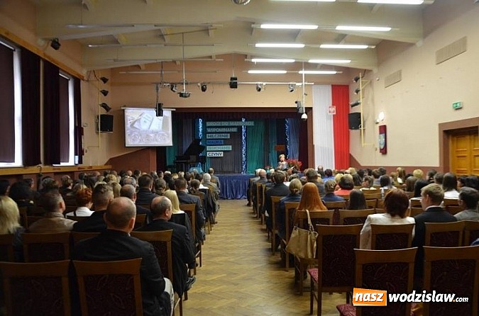 Zdjęcie w galerii na portalu naszwodzislaw.com:   Najlepsi absolwenci uhonorowani stypendiami  wiadomości z regionu