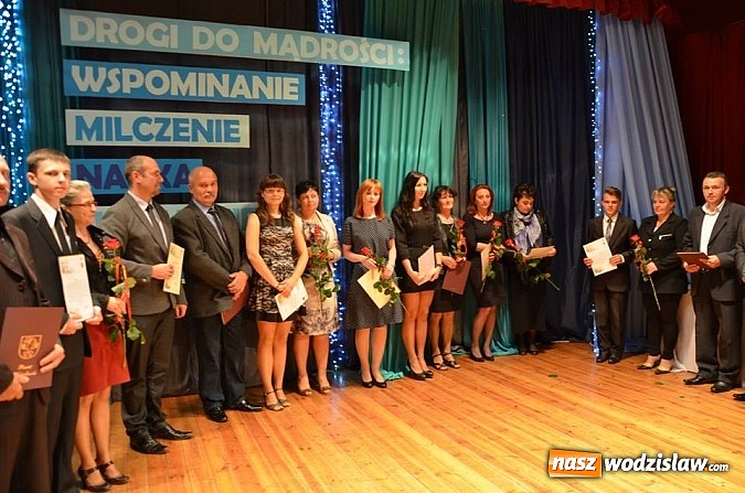 Zdjęcie w galerii na portalu naszwodzislaw.com:   Najlepsi absolwenci uhonorowani stypendiami  wiadomości z regionu