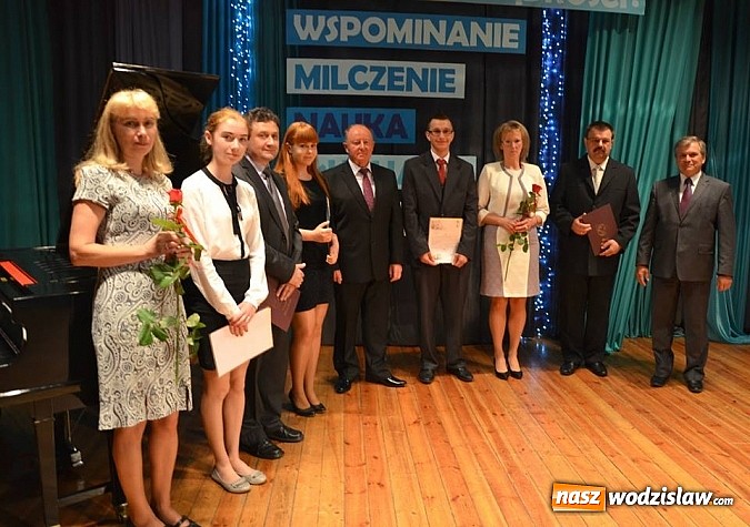 Zdjęcie w galerii na portalu naszwodzislaw.com:   Najlepsi absolwenci uhonorowani stypendiami  wiadomości z regionu