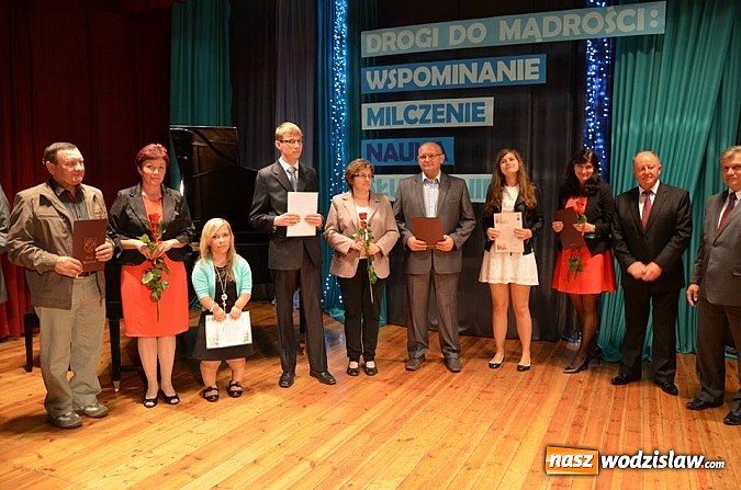 Zdjęcie w galerii na portalu naszwodzislaw.com:   Najlepsi absolwenci uhonorowani stypendiami  wiadomości z regionu