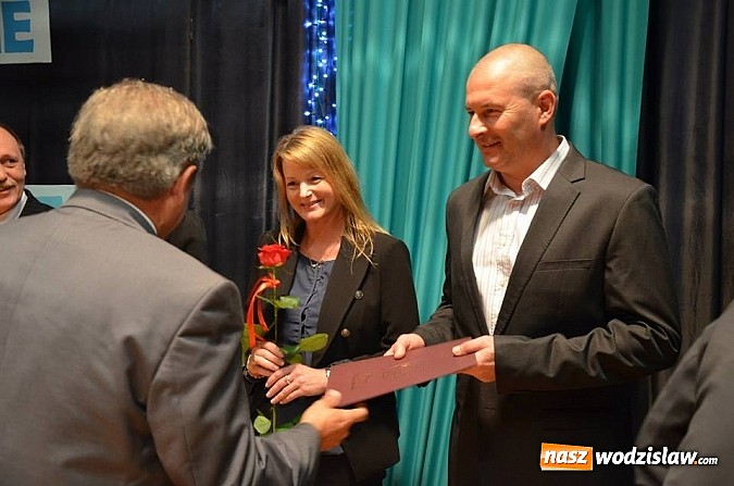 Zdjęcie w galerii na portalu naszwodzislaw.com:   Najlepsi absolwenci uhonorowani stypendiami  wiadomości z regionu