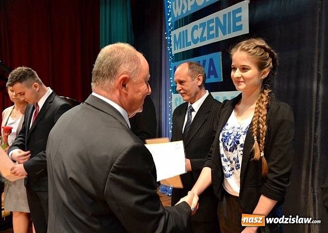 Zdjęcie w galerii na portalu naszwodzislaw.com:   Najlepsi absolwenci uhonorowani stypendiami  wiadomości z regionu