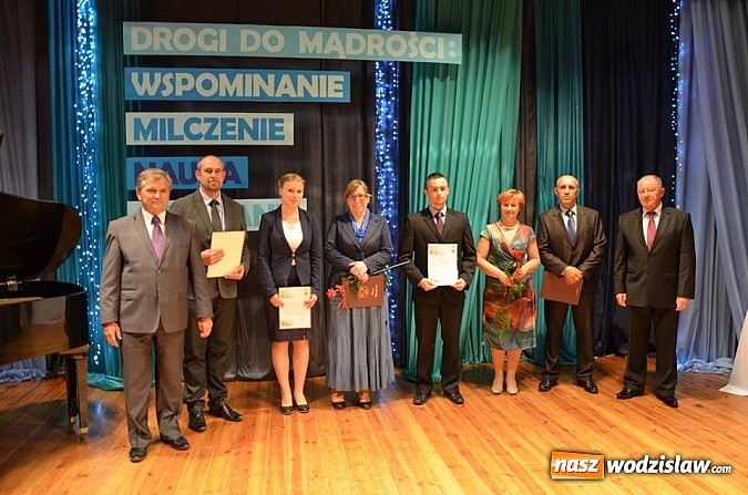 Zdjęcie w galerii na portalu naszwodzislaw.com:   Najlepsi absolwenci uhonorowani stypendiami  wiadomości z regionu