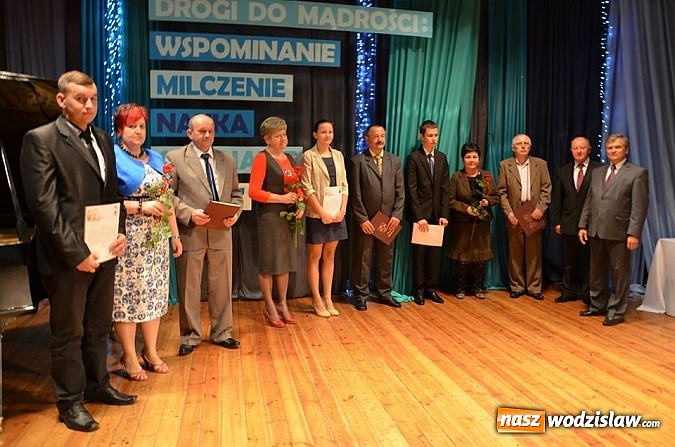 Zdjęcie w galerii na portalu naszwodzislaw.com:   Najlepsi absolwenci uhonorowani stypendiami  wiadomości z regionu