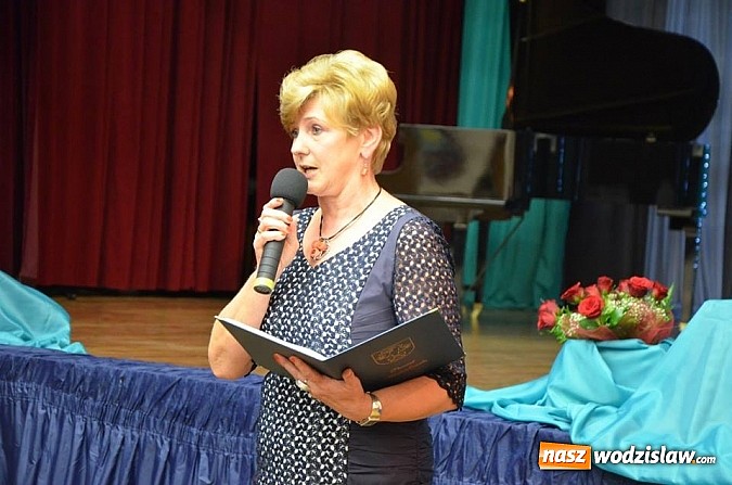 Zdjęcie w galerii na portalu naszwodzislaw.com:   Najlepsi absolwenci uhonorowani stypendiami  wiadomości z regionu