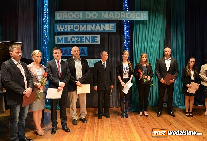 Zdjęcie w galerii na portalu naszwodzislaw.com:   Najlepsi absolwenci uhonorowani stypendiami  wiadomości z regionu