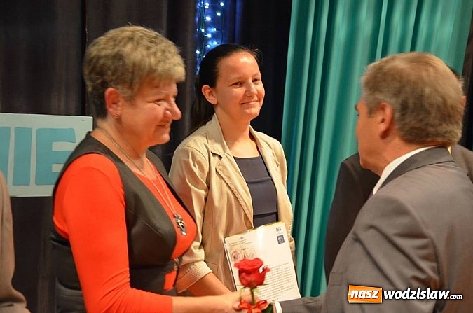 Zdjęcie w galerii na portalu naszwodzislaw.com:   Najlepsi absolwenci uhonorowani stypendiami  wiadomości z regionu