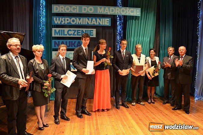 Zdjęcie w galerii na portalu naszwodzislaw.com:   Najlepsi absolwenci uhonorowani stypendiami  wiadomości z regionu