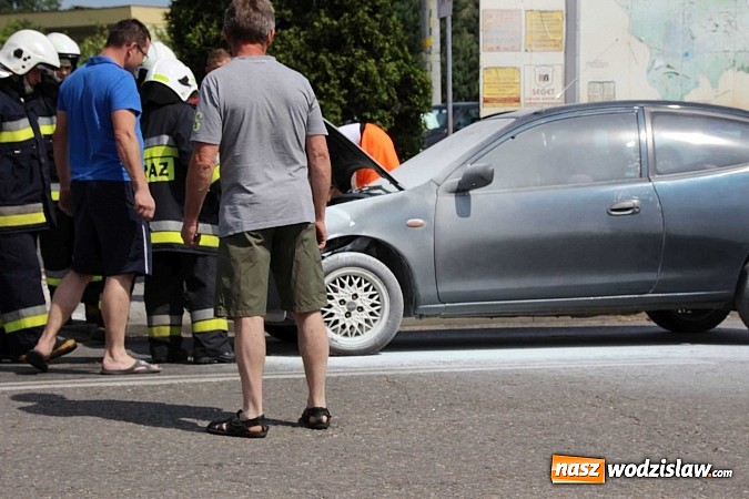 Zdjęcie w galerii na portalu naszwodzislaw.com: Pożar mazdy w Lubomi na Mickiewicza! wiadomości z regionu