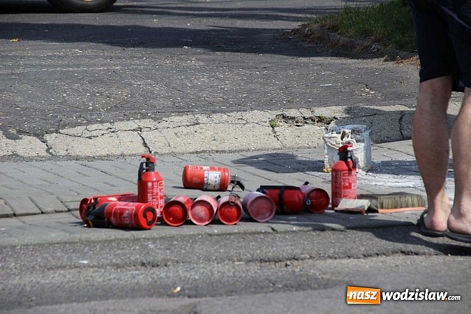Zdjęcie w galerii na portalu naszwodzislaw.com: Pożar mazdy w Lubomi na Mickiewicza! wiadomości z regionu