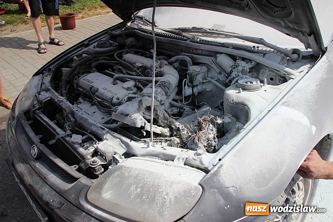 Zdjęcie w galerii na portalu naszwodzislaw.com: Pożar mazdy w Lubomi na Mickiewicza! wiadomości z regionu