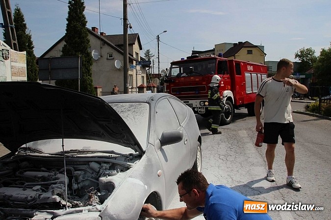 Zdjęcie w galerii na portalu naszwodzislaw.com: Pożar mazdy w Lubomi na Mickiewicza! wiadomości z regionu