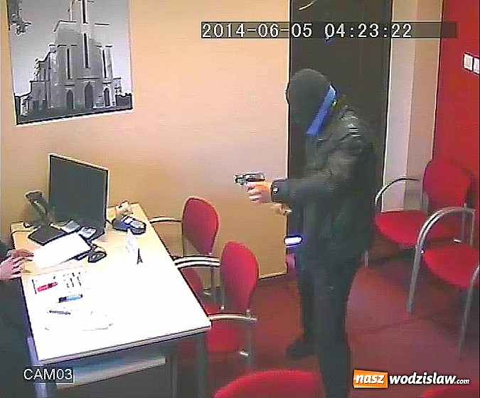 Zdjęcie w galerii na portalu naszwodzislaw.com: Poszukiwany sprawca napadu na bank wiadomości z regionu