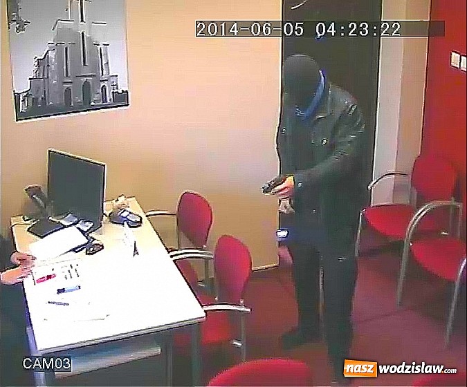Zdjęcie w galerii na portalu naszwodzislaw.com: Poszukiwany sprawca napadu na bank wiadomości z regionu