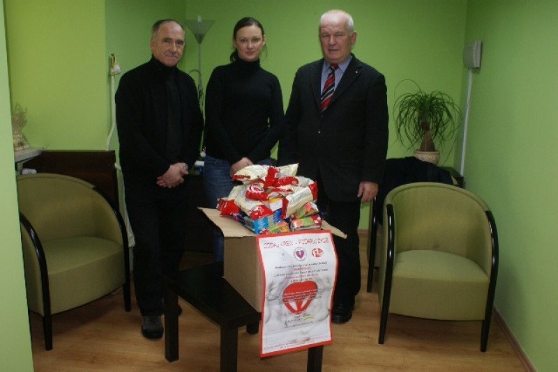 Zdjęcie w galerii na portalu naszwodzislaw.com: Zebrali krew i 785 czekolad wiadomości z regionu