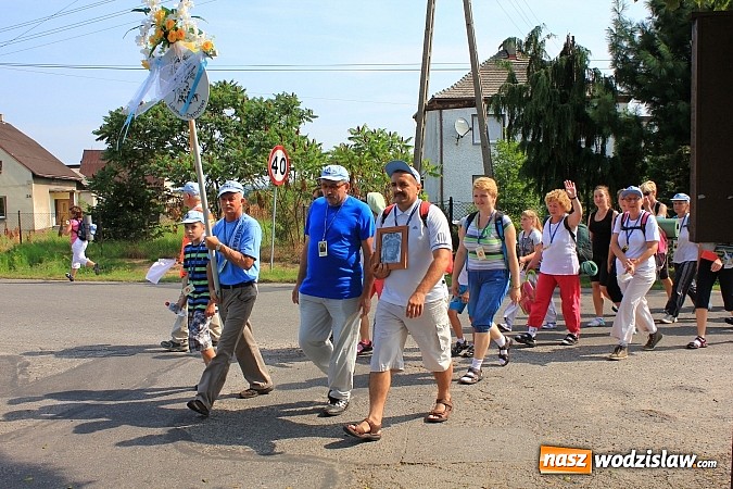 Zdjęcie w galerii na portalu naszwodzislaw.com: 224 osoby pielgrzymują z Lubomi do Częstochowy.  wiadomości z regionu