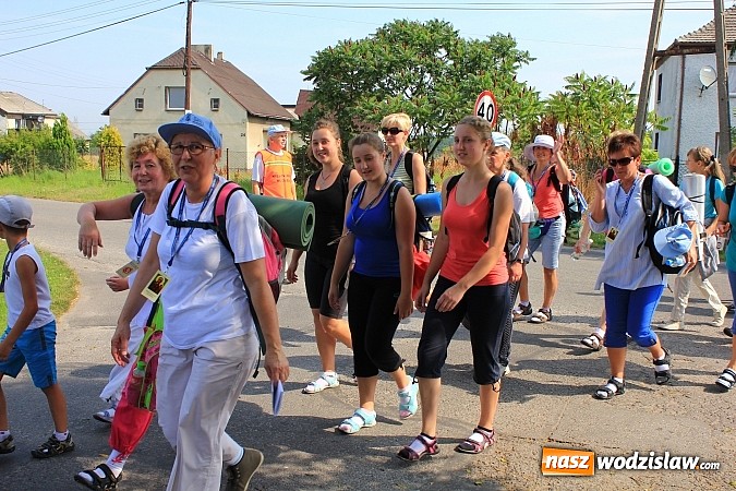 Zdjęcie w galerii na portalu naszwodzislaw.com: 224 osoby pielgrzymują z Lubomi do Częstochowy.  wiadomości z regionu