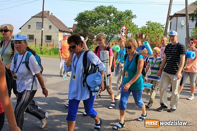 Zdjęcie w galerii na portalu naszwodzislaw.com: 224 osoby pielgrzymują z Lubomi do Częstochowy.  wiadomości z regionu