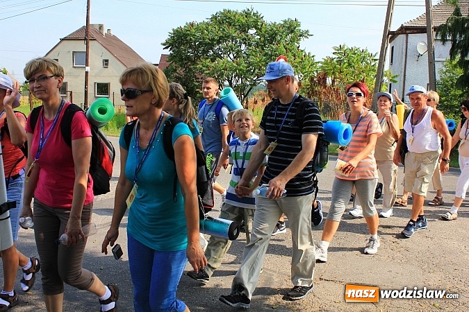 Zdjęcie w galerii na portalu naszwodzislaw.com: 224 osoby pielgrzymują z Lubomi do Częstochowy.  wiadomości z regionu