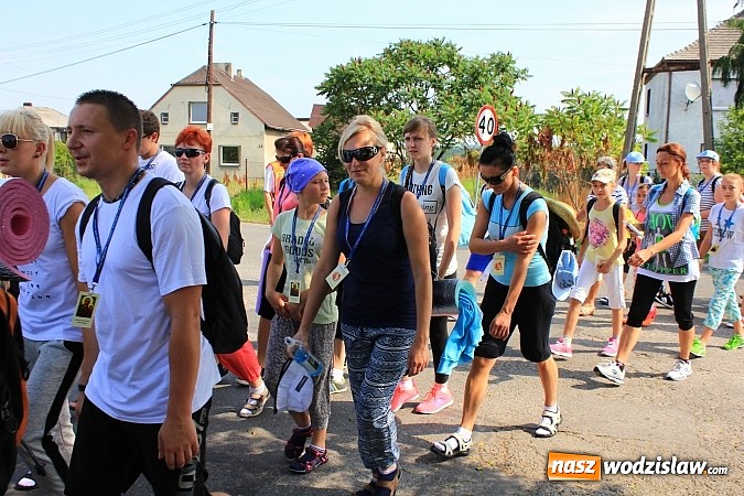 Zdjęcie w galerii na portalu naszwodzislaw.com: 224 osoby pielgrzymują z Lubomi do Częstochowy.  wiadomości z regionu