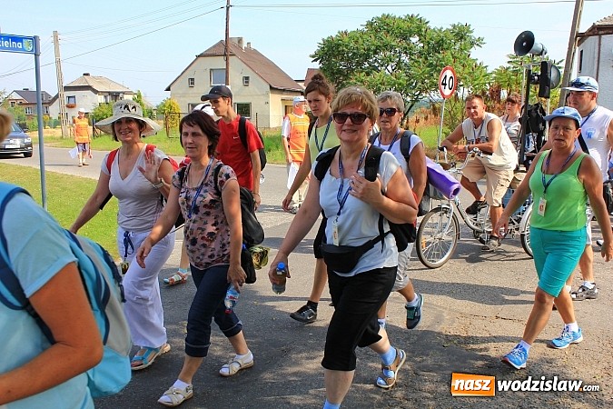 Zdjęcie w galerii na portalu naszwodzislaw.com: 224 osoby pielgrzymują z Lubomi do Częstochowy.  wiadomości z regionu