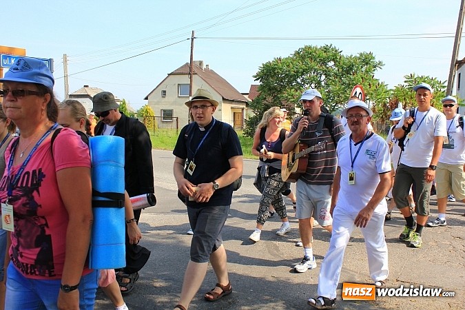 Zdjęcie w galerii na portalu naszwodzislaw.com: 224 osoby pielgrzymują z Lubomi do Częstochowy.  wiadomości z regionu