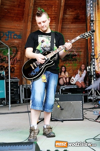 Zdjęcie w galerii na portalu naszwodzislaw.com: Wodzisław Śląski: Najcieplejsze Miejsce Na Ziemi! Kamil Bednarek na finał festiwalu reggae wiadomości z regionu