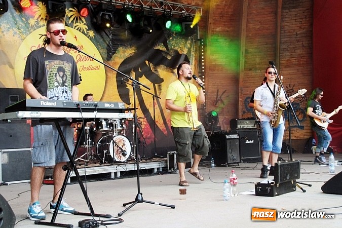 Zdjęcie w galerii na portalu naszwodzislaw.com: Wodzisław Śląski: Najcieplejsze Miejsce Na Ziemi! Kamil Bednarek na finał festiwalu reggae wiadomości z regionu