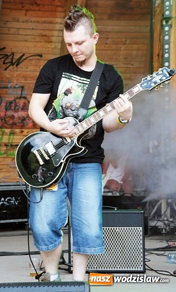 Zdjęcie w galerii na portalu naszwodzislaw.com: Wodzisław Śląski: Najcieplejsze Miejsce Na Ziemi! Kamil Bednarek na finał festiwalu reggae wiadomości z regionu