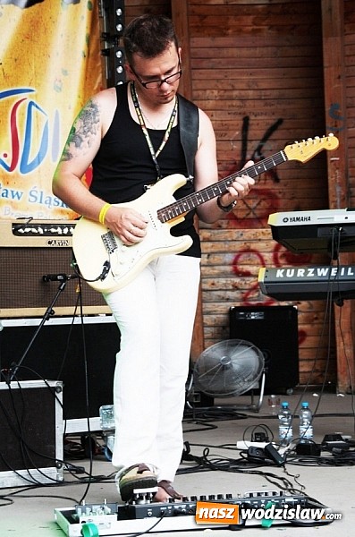 Zdjęcie w galerii na portalu naszwodzislaw.com: Wodzisław Śląski: Najcieplejsze Miejsce Na Ziemi! Kamil Bednarek na finał festiwalu reggae wiadomości z regionu