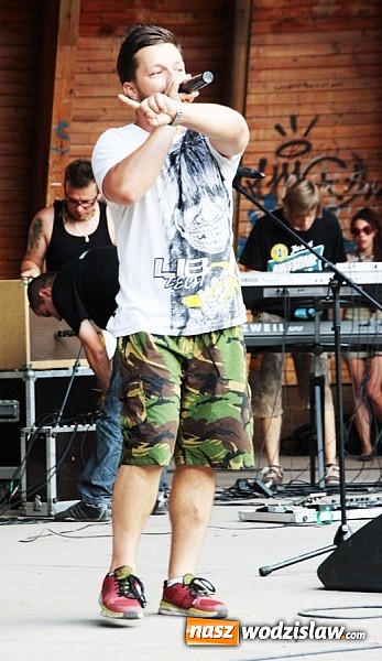 Zdjęcie w galerii na portalu naszwodzislaw.com: Wodzisław Śląski: Najcieplejsze Miejsce Na Ziemi! Kamil Bednarek na finał festiwalu reggae wiadomości z regionu