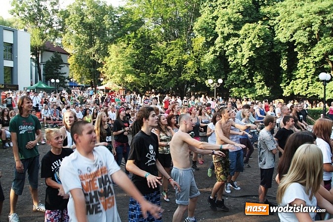 Zdjęcie w galerii na portalu naszwodzislaw.com: Wodzisław Śląski: Najcieplejsze Miejsce Na Ziemi! Kamil Bednarek na finał festiwalu reggae wiadomości z regionu