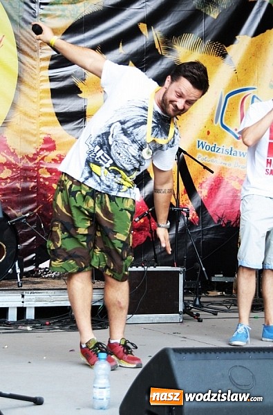 Zdjęcie w galerii na portalu naszwodzislaw.com: Wodzisław Śląski: Najcieplejsze Miejsce Na Ziemi! Kamil Bednarek na finał festiwalu reggae wiadomości z regionu