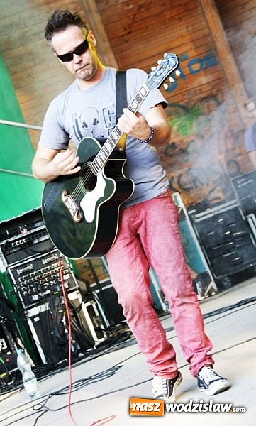 Zdjęcie w galerii na portalu naszwodzislaw.com: Wodzisław Śląski: Najcieplejsze Miejsce Na Ziemi! Kamil Bednarek na finał festiwalu reggae wiadomości z regionu