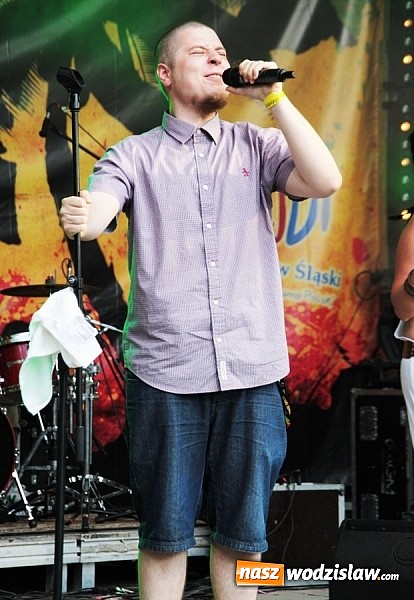 Zdjęcie w galerii na portalu naszwodzislaw.com: Wodzisław Śląski: Najcieplejsze Miejsce Na Ziemi! Kamil Bednarek na finał festiwalu reggae wiadomości z regionu