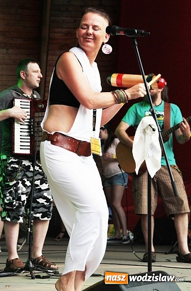 Zdjęcie w galerii na portalu naszwodzislaw.com: Wodzisław Śląski: Najcieplejsze Miejsce Na Ziemi! Kamil Bednarek na finał festiwalu reggae wiadomości z regionu