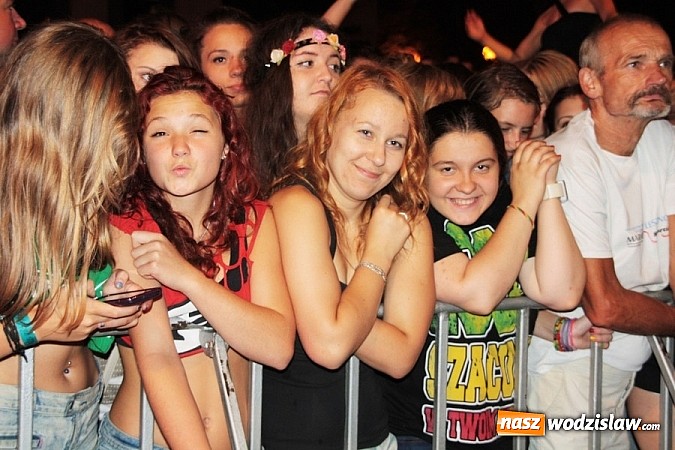 Zdjęcie w galerii na portalu naszwodzislaw.com: Wodzisław Śląski: Najcieplejsze Miejsce Na Ziemi! Kamil Bednarek na finał festiwalu reggae wiadomości z regionu