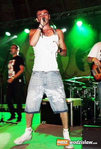 Zdjęcie w galerii na portalu naszwodzislaw.com: Wodzisław Śląski: Najcieplejsze Miejsce Na Ziemi! Kamil Bednarek na finał festiwalu reggae wiadomości z regionu
