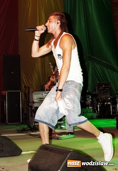 Zdjęcie w galerii na portalu naszwodzislaw.com: Wodzisław Śląski: Najcieplejsze Miejsce Na Ziemi! Kamil Bednarek na finał festiwalu reggae wiadomości z regionu