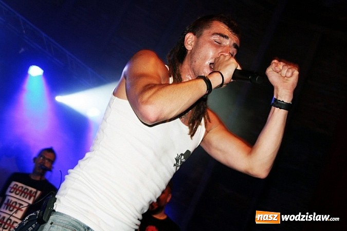 Zdjęcie w galerii na portalu naszwodzislaw.com: Wodzisław Śląski: Najcieplejsze Miejsce Na Ziemi! Kamil Bednarek na finał festiwalu reggae wiadomości z regionu