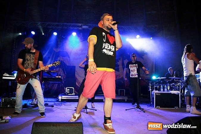Zdjęcie w galerii na portalu naszwodzislaw.com: Wodzisław Śląski: Najcieplejsze Miejsce Na Ziemi! Kamil Bednarek na finał festiwalu reggae wiadomości z regionu