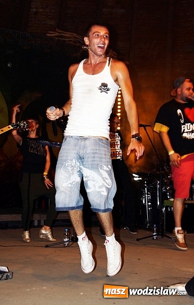 Zdjęcie w galerii na portalu naszwodzislaw.com: Wodzisław Śląski: Najcieplejsze Miejsce Na Ziemi! Kamil Bednarek na finał festiwalu reggae wiadomości z regionu
