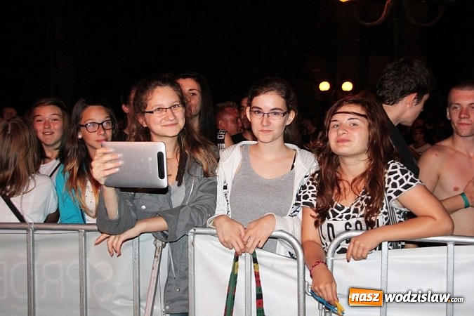 Zdjęcie w galerii na portalu naszwodzislaw.com: Wodzisław Śląski: Najcieplejsze Miejsce Na Ziemi! Kamil Bednarek na finał festiwalu reggae wiadomości z regionu