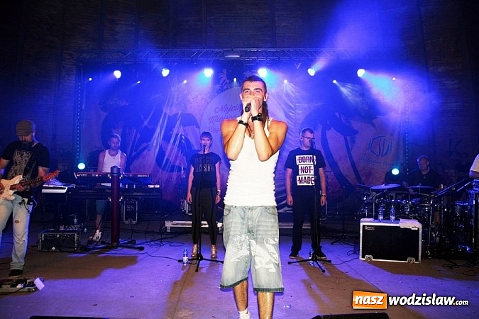 Zdjęcie w galerii na portalu naszwodzislaw.com: Wodzisław Śląski: Najcieplejsze Miejsce Na Ziemi! Kamil Bednarek na finał festiwalu reggae wiadomości z regionu