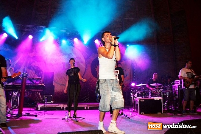 Zdjęcie w galerii na portalu naszwodzislaw.com: Wodzisław Śląski: Najcieplejsze Miejsce Na Ziemi! Kamil Bednarek na finał festiwalu reggae wiadomości z regionu