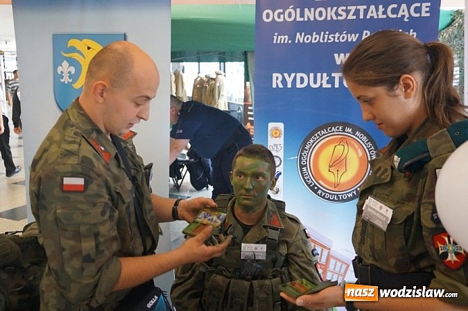 Zdjęcie w galerii na portalu naszwodzislaw.com: Wodzisławscy policjanci w katowickim spodku wiadomości z regionu