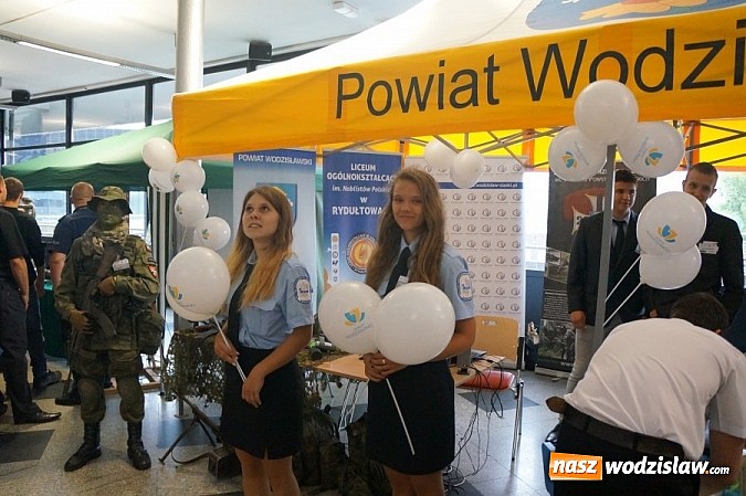 Zdjęcie w galerii na portalu naszwodzislaw.com: Wodzisławscy policjanci w katowickim spodku wiadomości z regionu