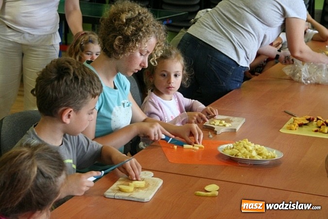 Zdjęcie w galerii na portalu naszwodzislaw.com: Warsztaty kulinarne w Świetlicy Wiejskiej w Osinach wiadomości z regionu
